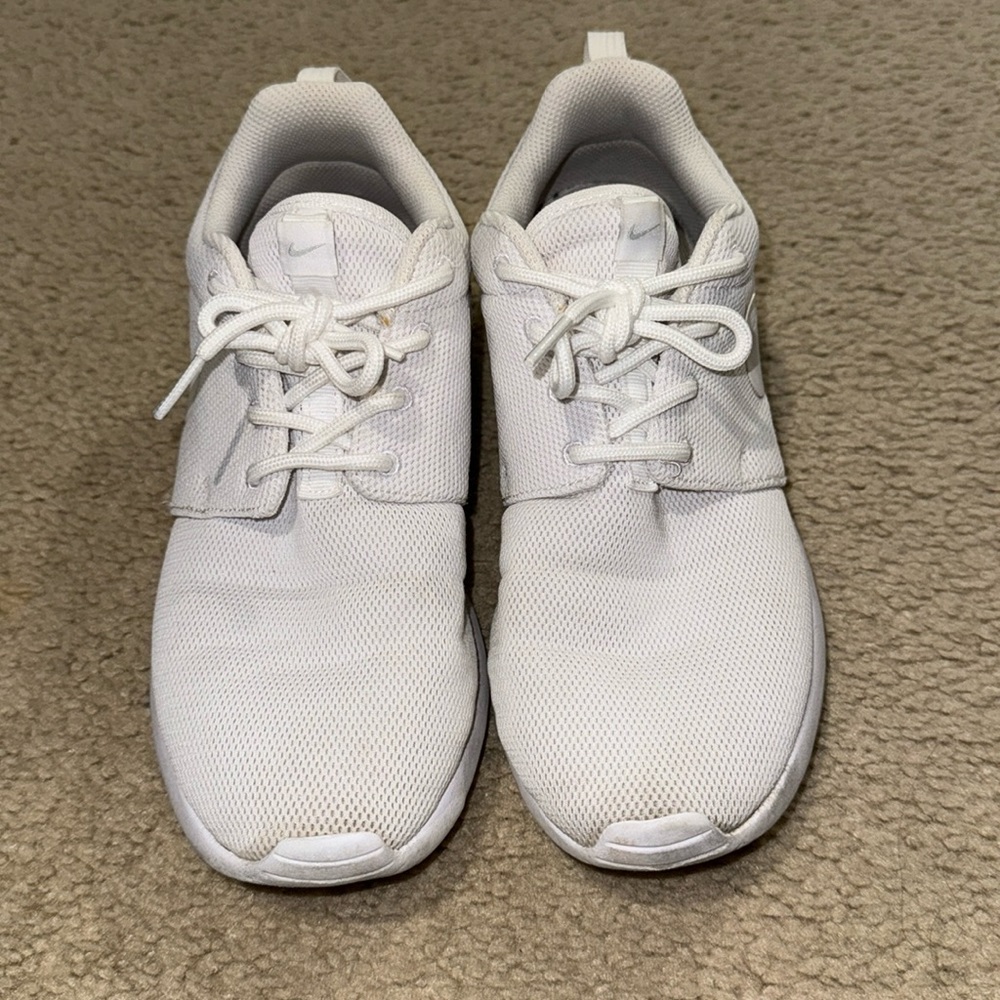 White Nike Roshes